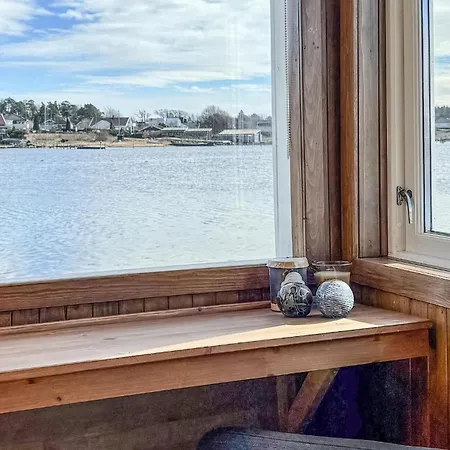 Prachtig Schip In Manstad Met Uitzicht Op Zee Vanuit Het Botel Lervik