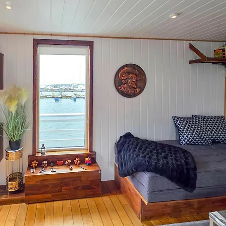 Prachtig Schip In Manstad Met Uitzicht Op Zee Vanuit Het Botel